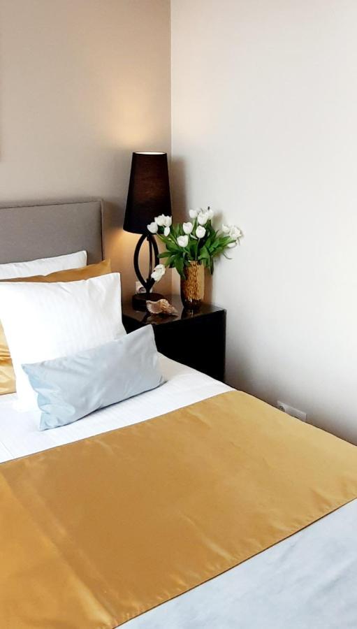 Champagne Apartment