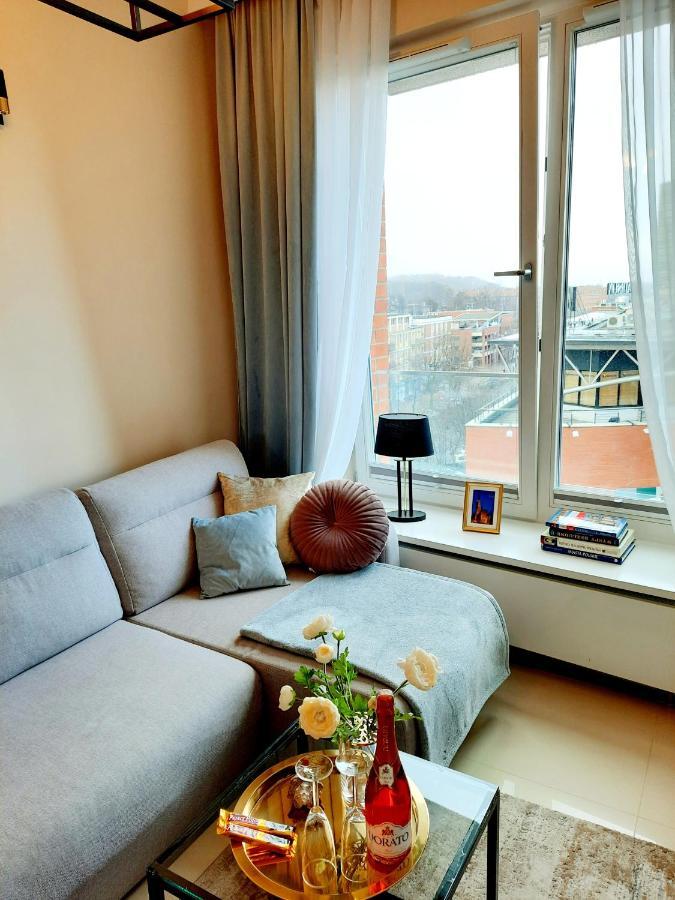 Champagne Apartment *